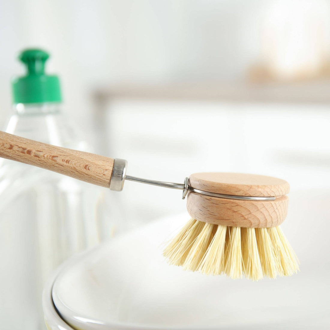 Reusable bamboo dish brush with replaceable head