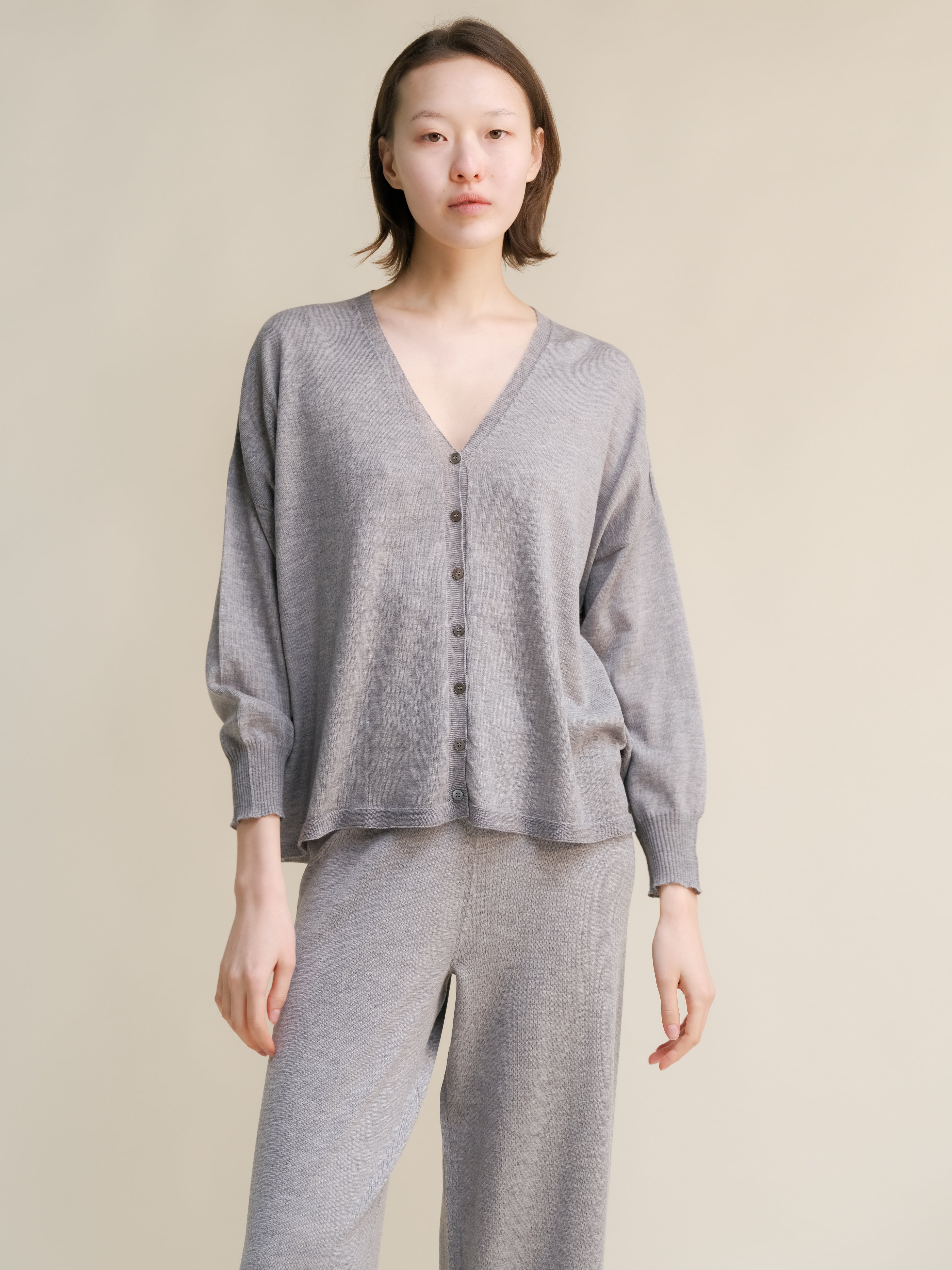 Extra Fine Merino Wool Oversized V-Neck Cardigan (3D-Knit)-2