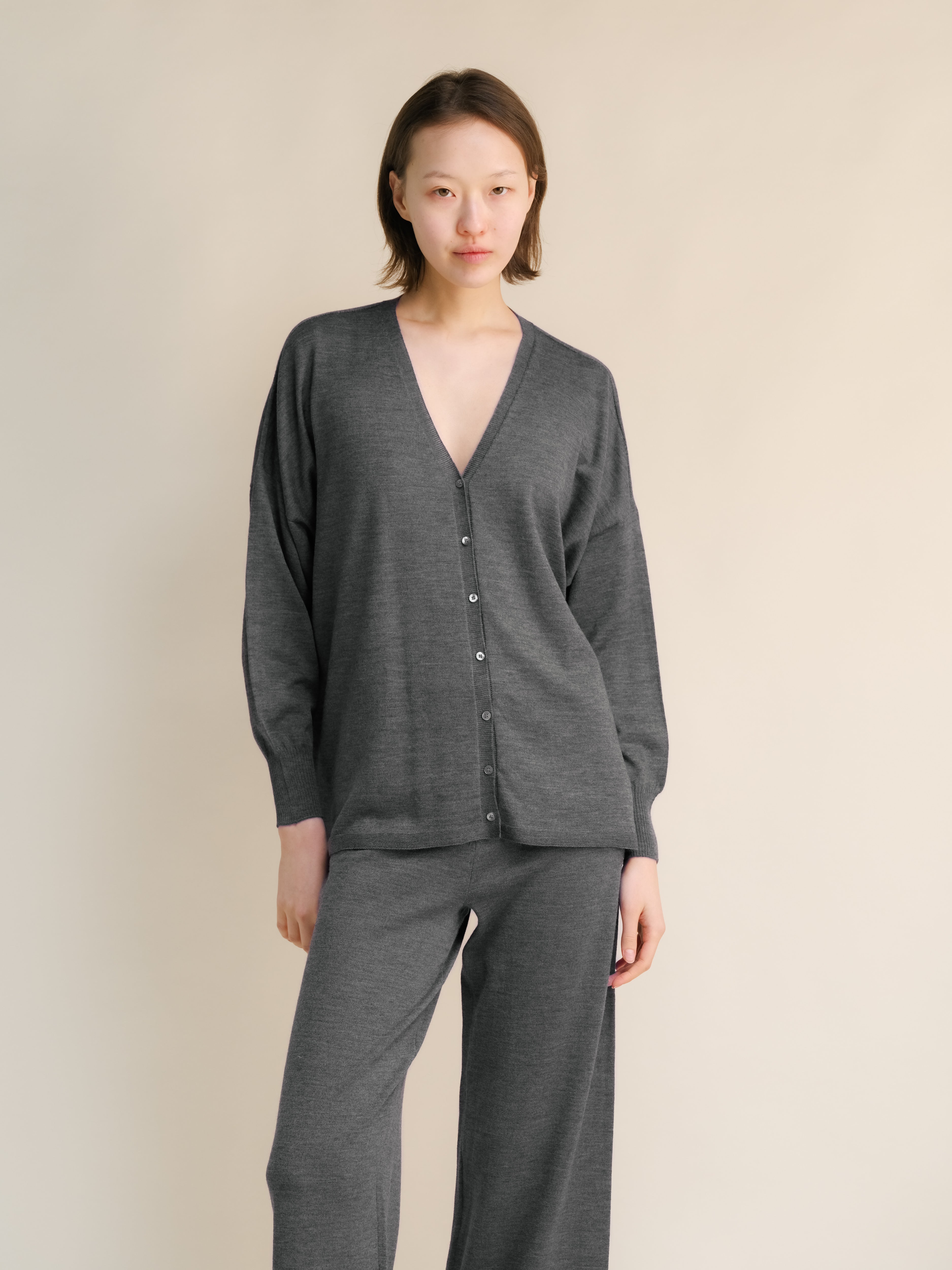 Extra Fine Merino Wool Oversized V-Neck Cardigan (3D-Knit)-3