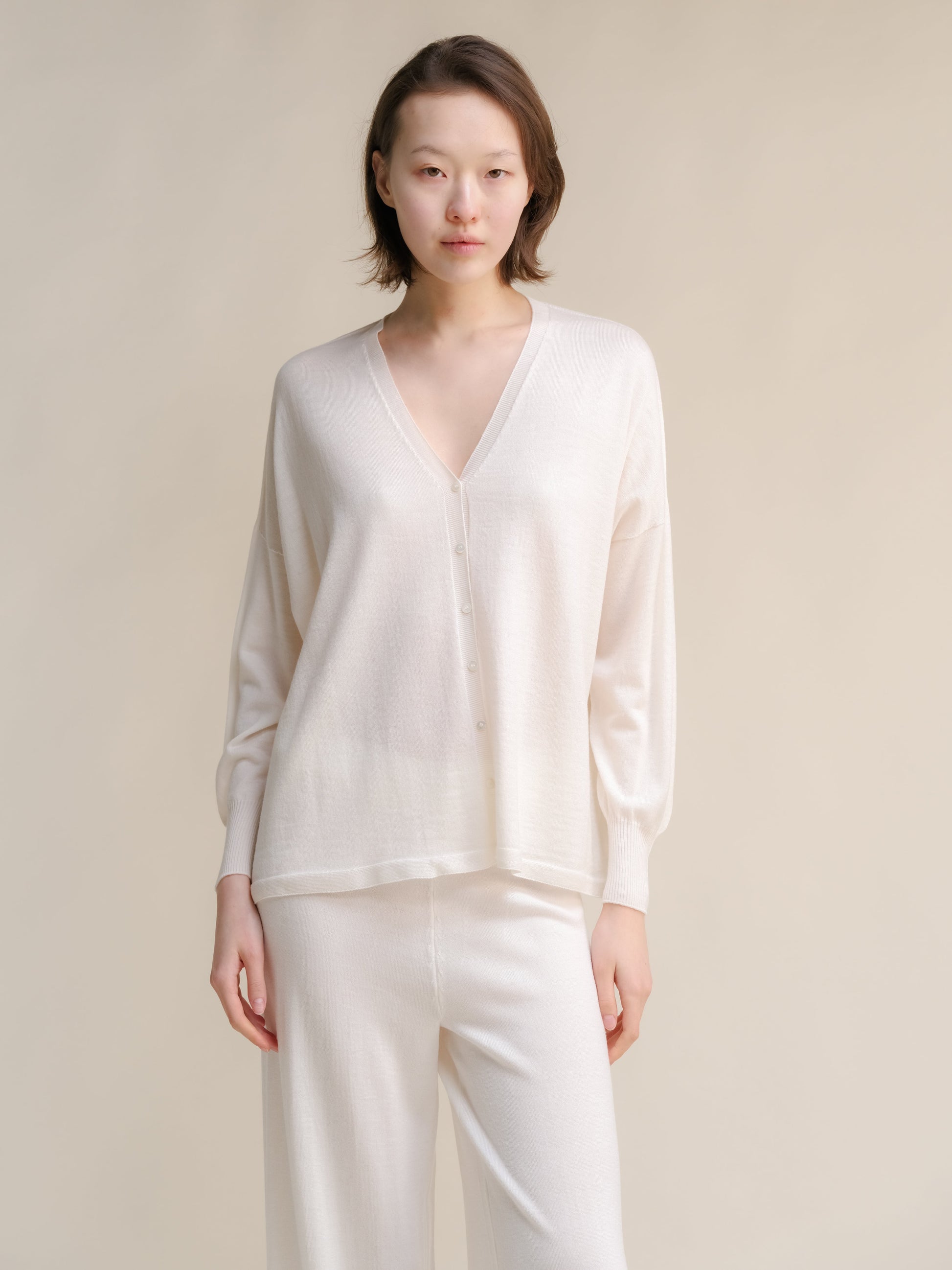 Extra Fine Merino Wool Oversized V-Neck Cardigan (3D-Knit)-10