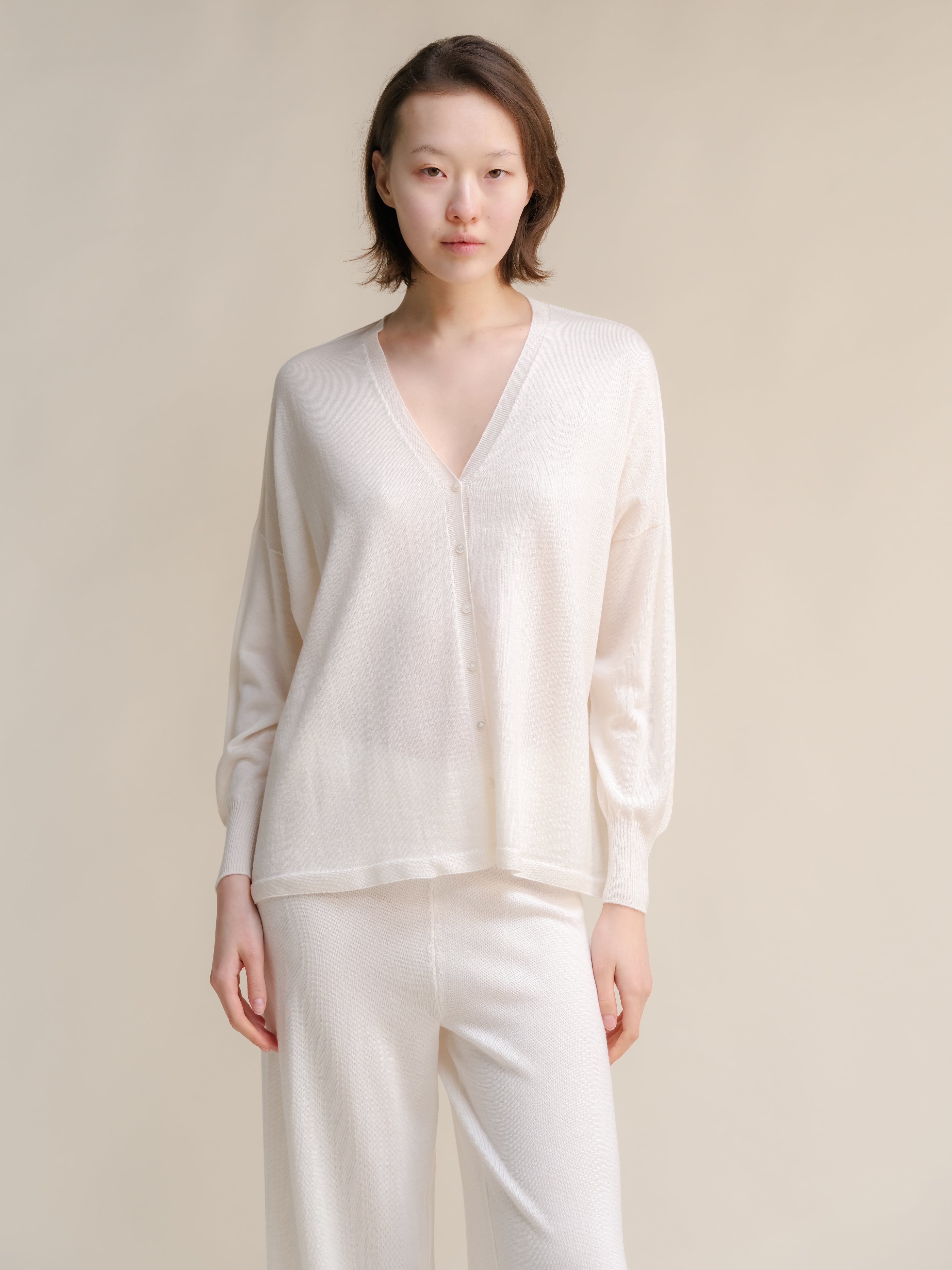 Extra Fine Merino Wool Oversized V-Neck Cardigan (3D-Knit)-10
