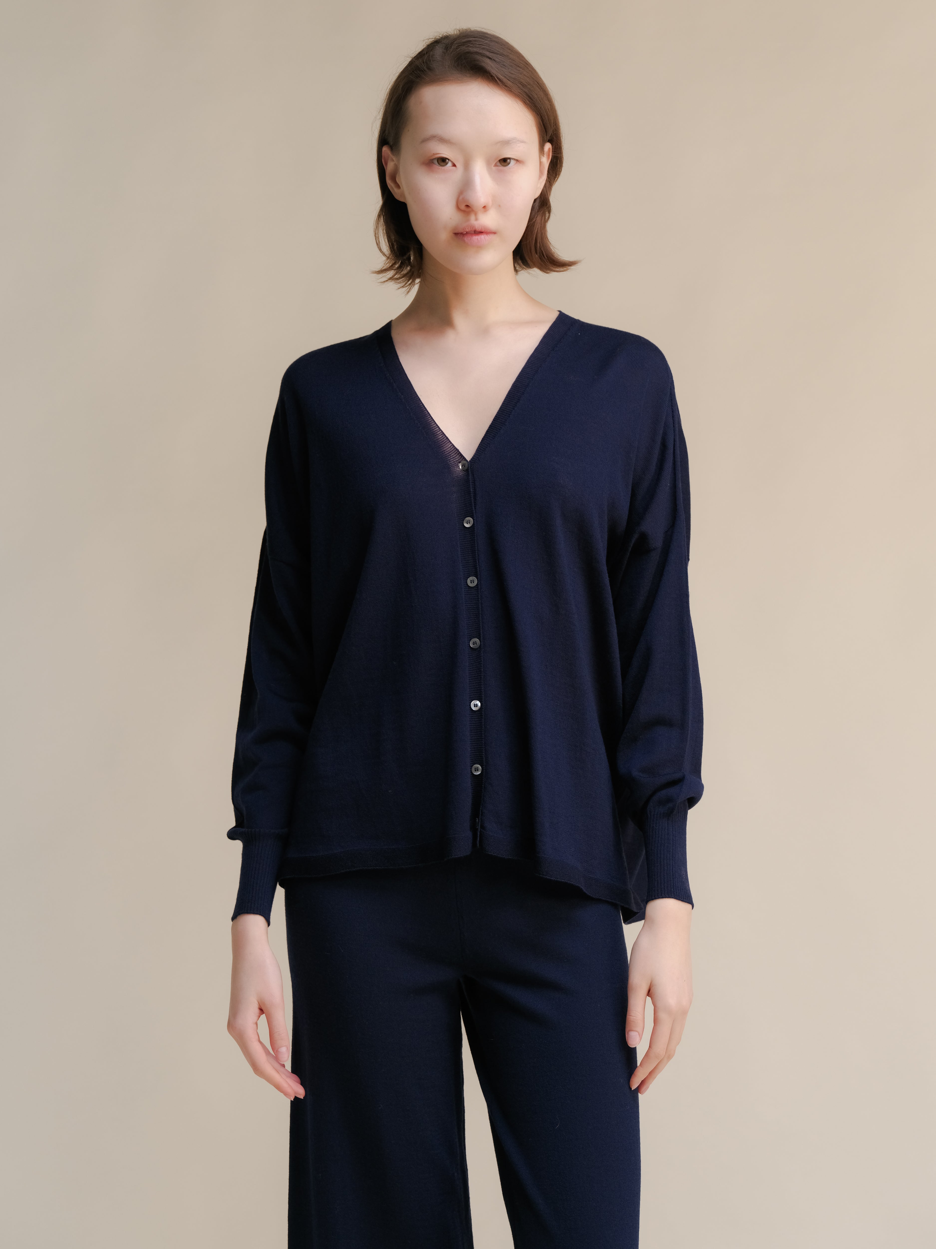 Extra Fine Merino Wool Oversized V-Neck Cardigan (3D-Knit)-4